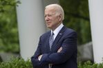 Biden ordena ondear la bandera a media asta por el tiroteo en Illinois Biden ordena ondear la bandera a media asta por el tiroteo en Illinois