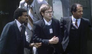 Hinckley se arrepiente de atentado contra Reagan