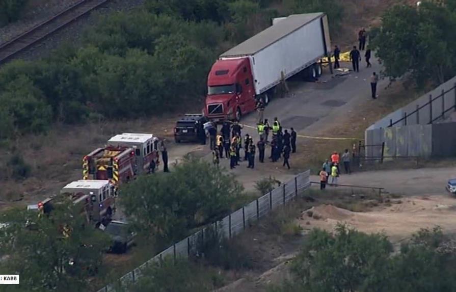 Al menos 40 muertos hallados en un camión en Texas