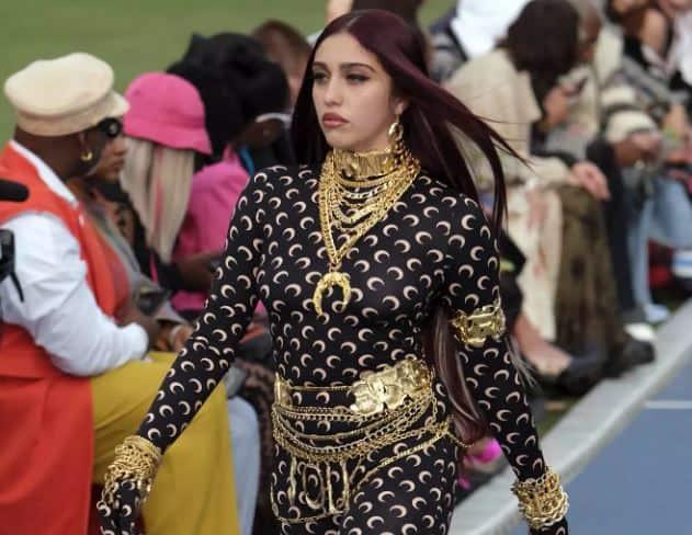 Lourdes León, hija de Madonna, deslumbra en Semana de la Moda en París