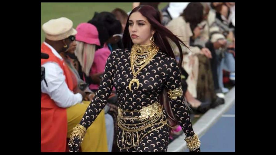 Lourdes León, hija de Madonna, deslumbra en Semana de la Moda en París