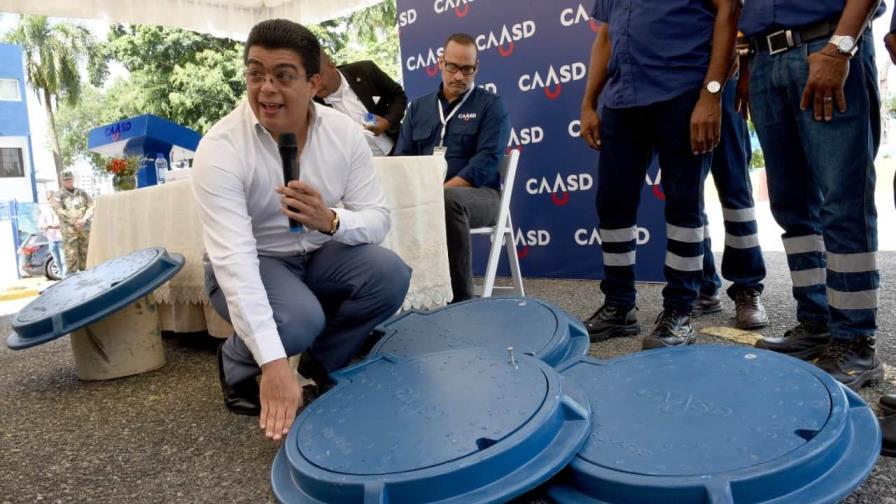 La CAASD sustituirá tapas de hierro fundido por fibra de vidrio en los registros sanitarios La CAASD sustituirá tapas de hierro fundido por fibra de vidrio en los registros sanitarios