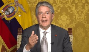 Presidente de Ecuador cambia a cuatro ministros