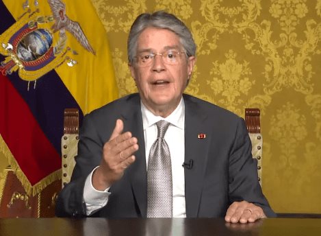 Presidente de Ecuador cambia a cuatro ministros