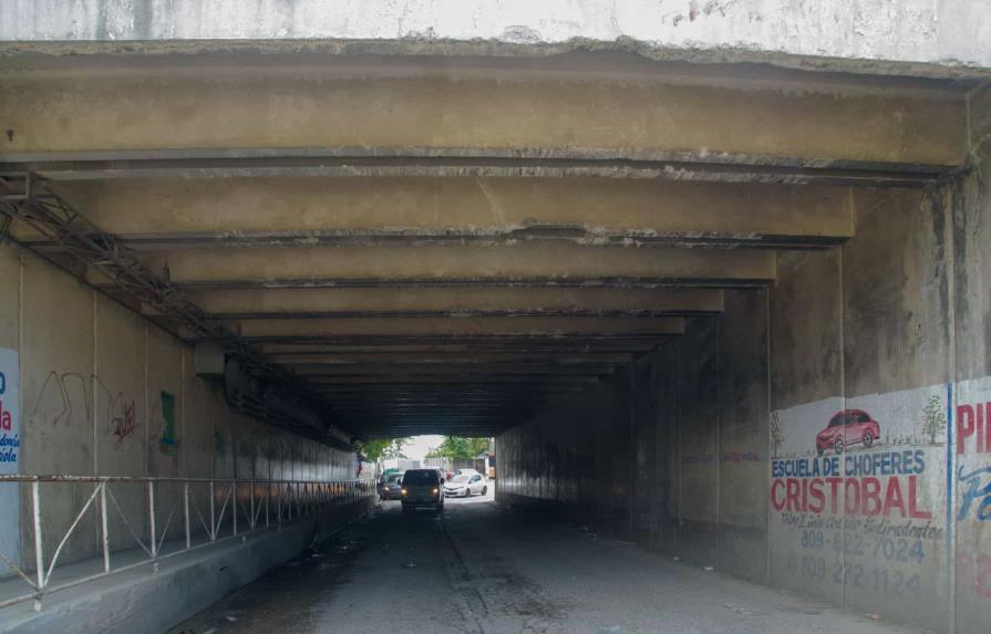 Obras Públicas evalúa deterioro puente a desnivel del kilómetro 13 de la autopista Duarte