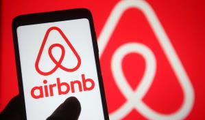 Hombre roba a dueño de casa que rentó por Airbnb