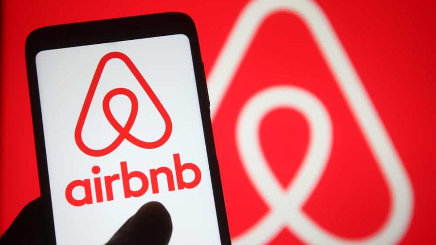 Hombre roba a dueño de casa que rentó por Airbnb