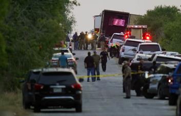 46 cuerpos fueron hallados en un camión que transportaba migrantes hacinados en Texas, EE.UU.