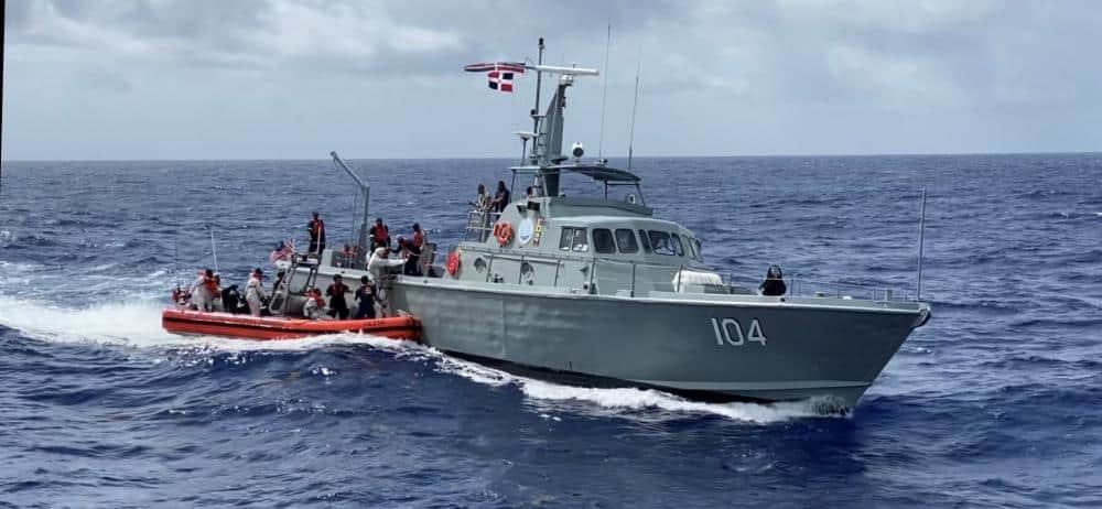 Guardia Costera repatria a 11 dominicanos interceptados en canal de la Mona