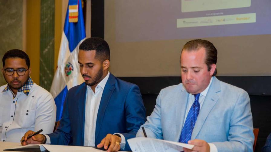 Gobierno comprará 62 autobuses para asociaciones de estudiantes Gobierno comprará 62 autobuses para asociaciones de estudiantes