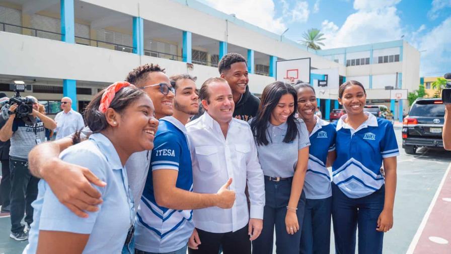 Gobierno aporta RD$22 millones al Instituto Técnico Salesiano para equipamiento de sus talleres Gobierno aporta RD$22 millones al Instituto Técnico Salesiano para equipamiento de sus talleres