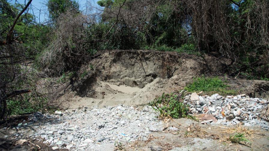 Intentan retomar la extracción de arena en Las Dunas de Baní