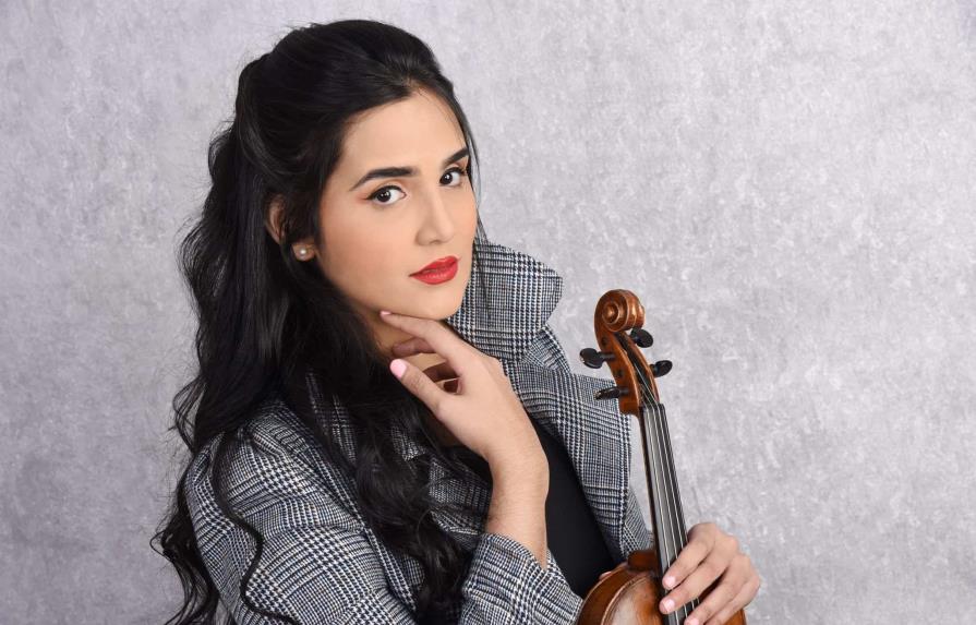 Vogue resalta carrera de la violista dominicana Aisha Syed