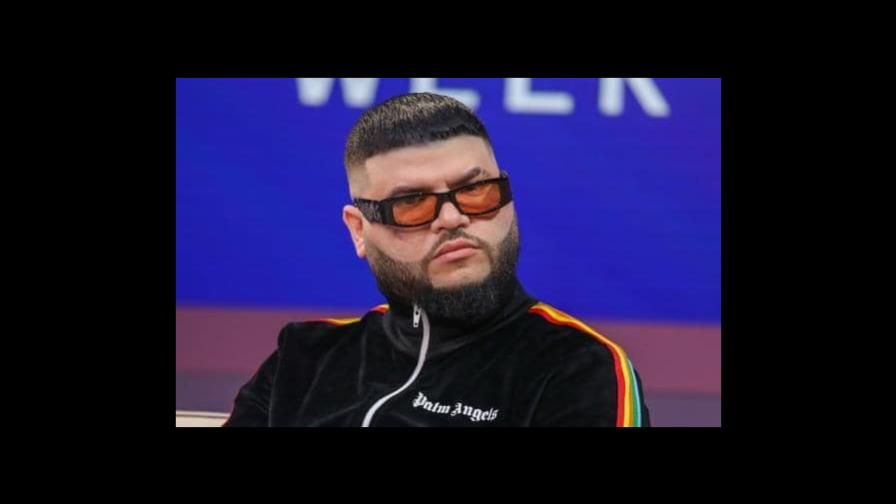 El consejo de Farruko a los artistas tras Bad Bunny lanzar celular a una fanática