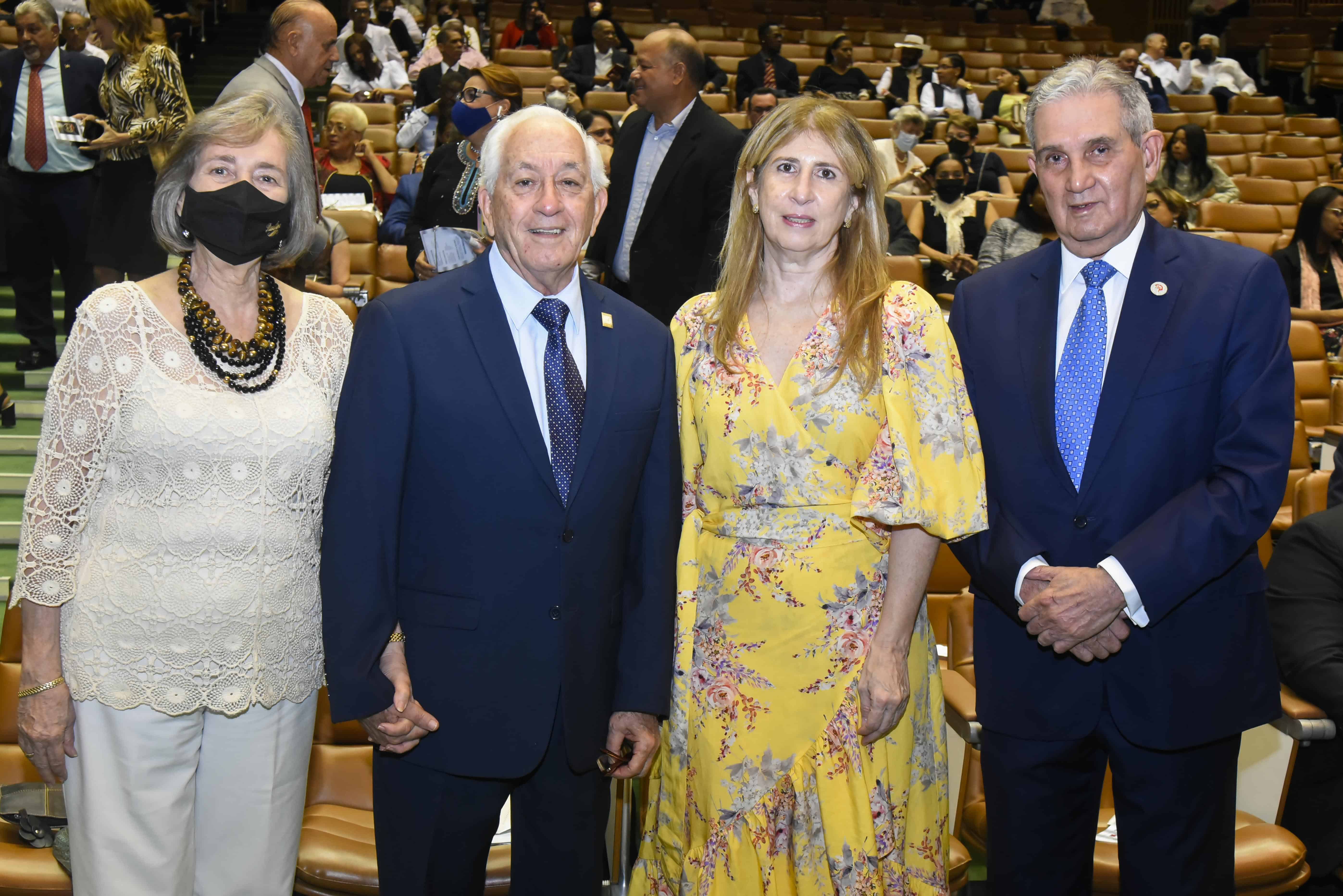 Raulina  de Scheker, Luis Scheker, Gina de Puello y José Joaquín Puello.