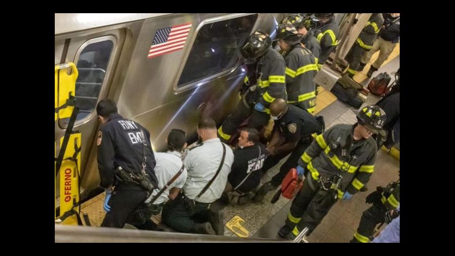 Joven de 20 años muere atropellada al caer accidentalmente a rieles del tren en NY