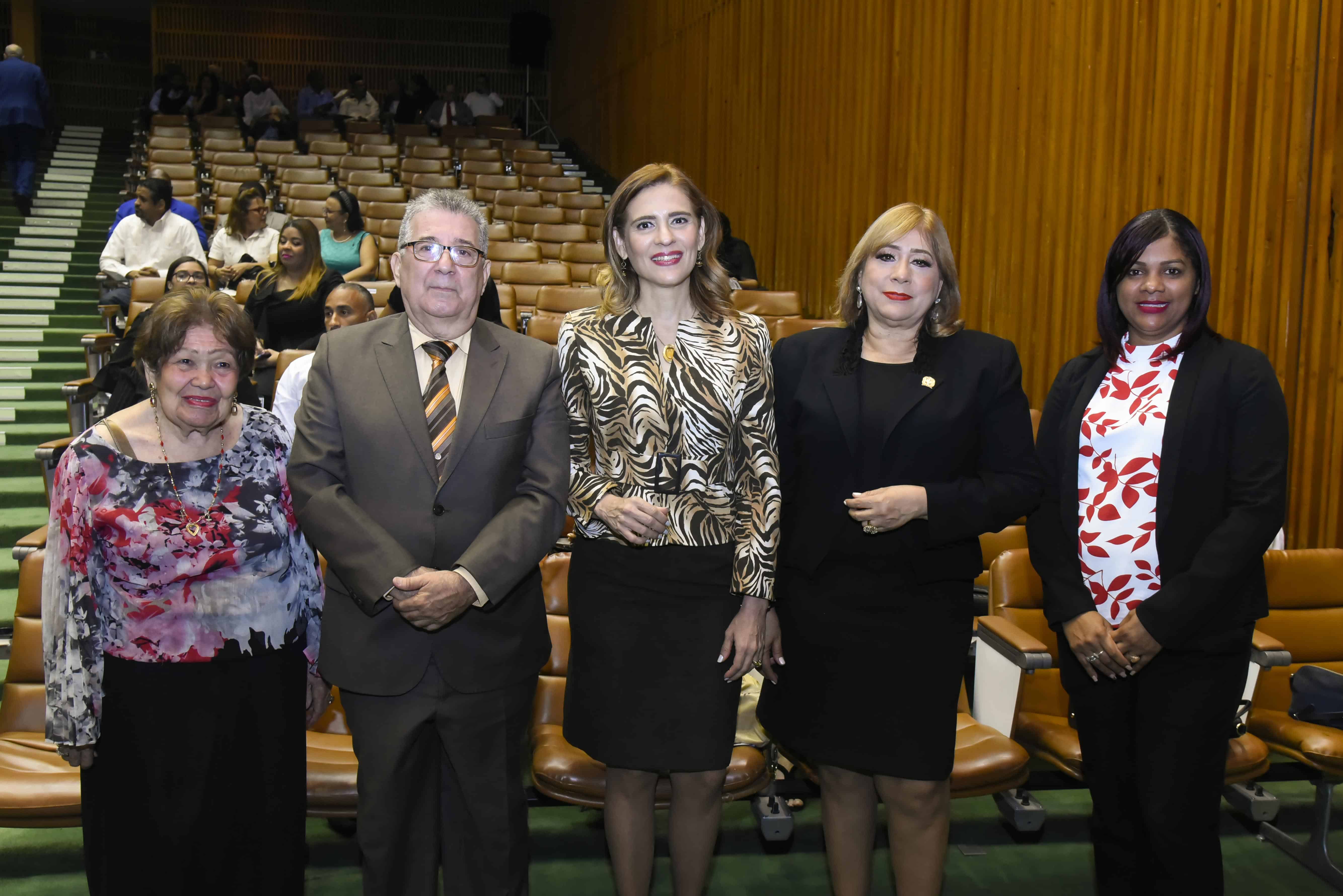 Amelia Cordero, Ramón Saba, Mónica Gutiérrez Fiallo,  Sandra Castillo y Johanna Cepeda.