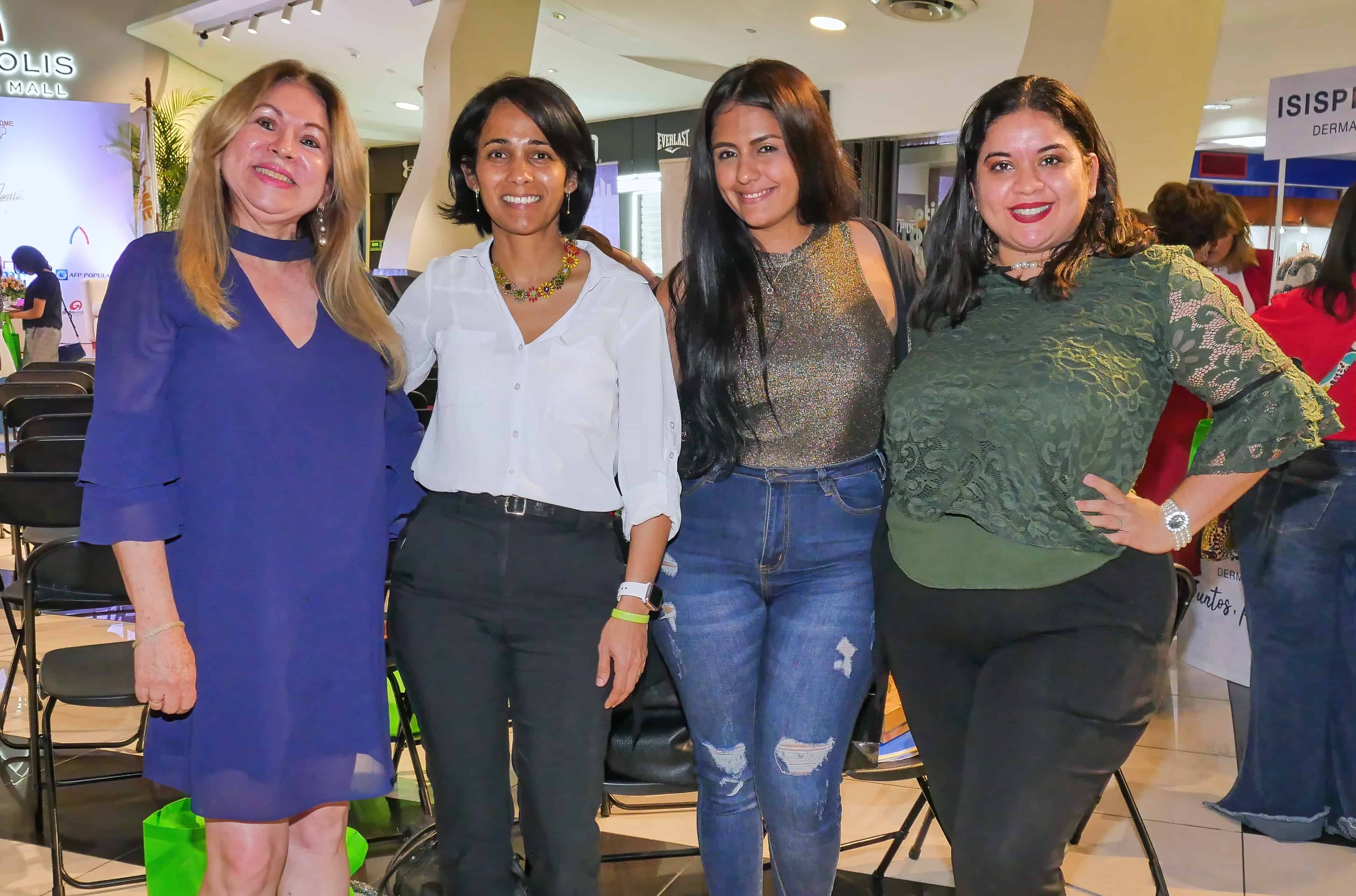 María de los Ángeles Romero, Alexandra Campusano, Alexandra Zamora y María de los Santos.