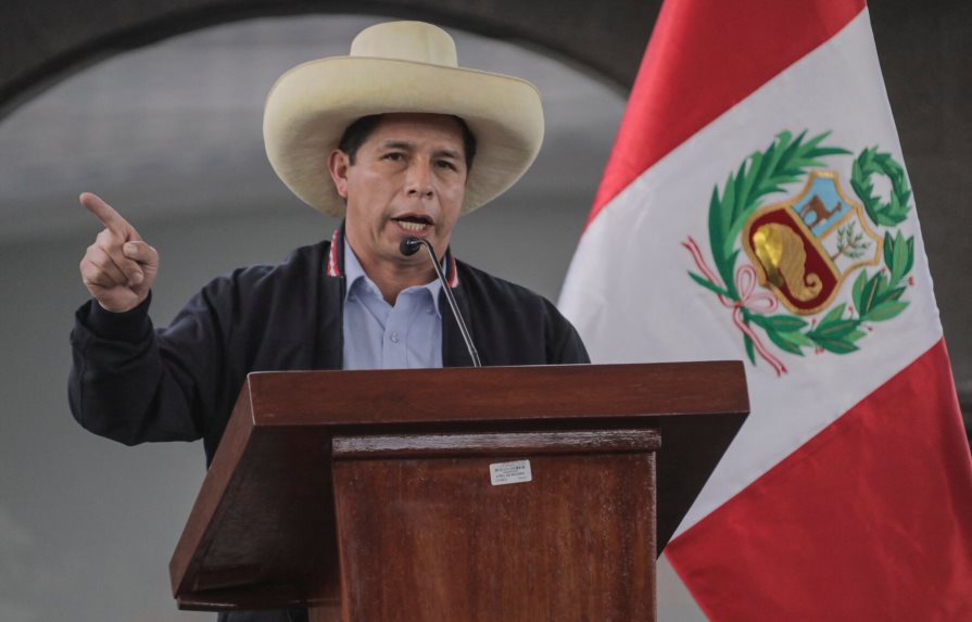 Presidente de Perú responderá en próximas horas sobre renuncia a partido