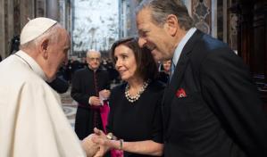 Pelosi recibe la comunión en el Vaticano a pesar de la postura del aborto y desata la polémica