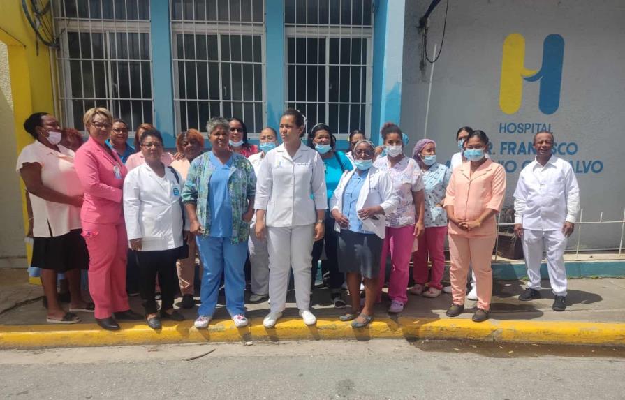 Enfermeras del hospital Materno Infantil de La Romana realizan piquete por desvinculación