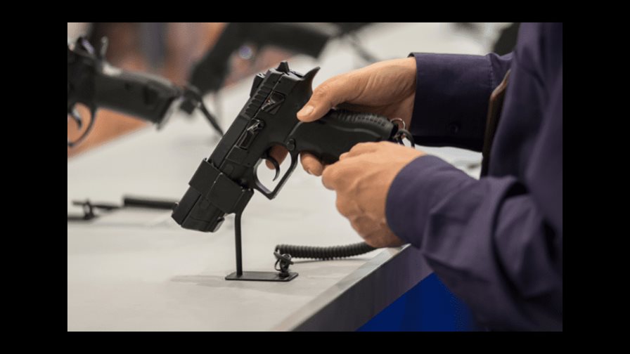 Nueva York se dispone a restringir armas en público tras fallo del Supremo