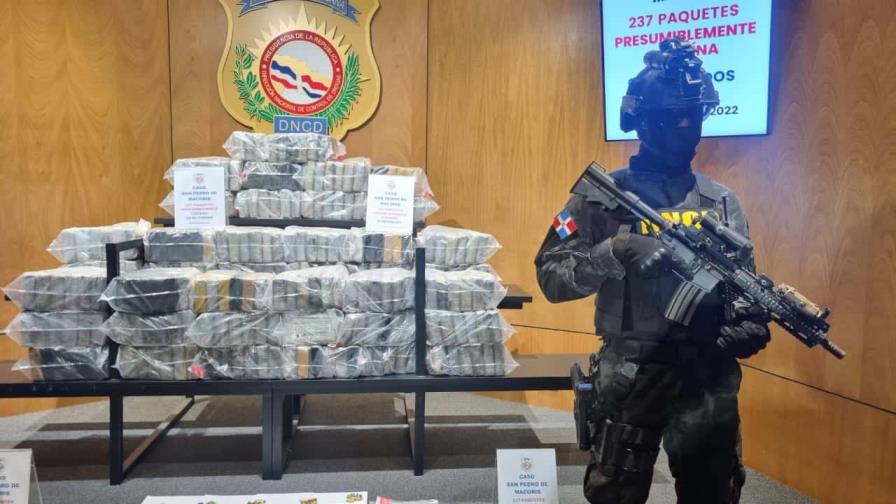 Apresan a dos presuntos militares narcos con 237 paquetes de cocaína en San Pedro de Macorís