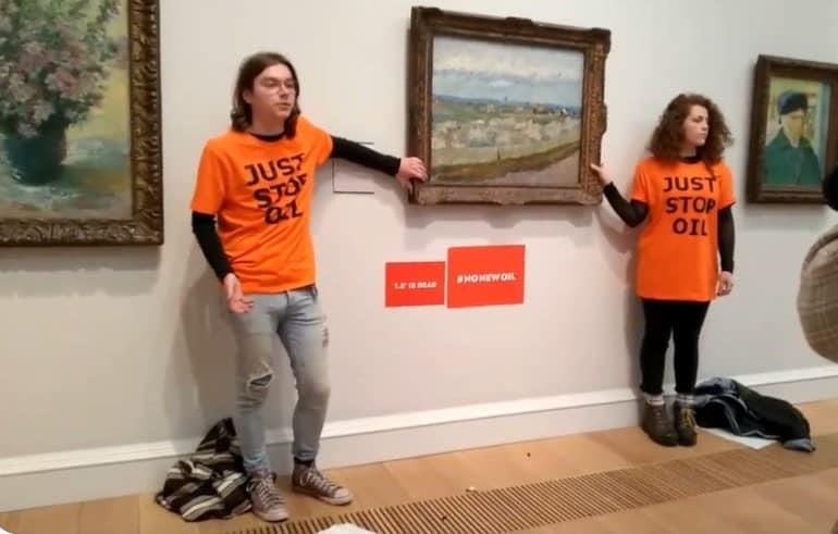 Dos militantes ecologistas se pegaron a un cuadro de Van Gogh en Londres