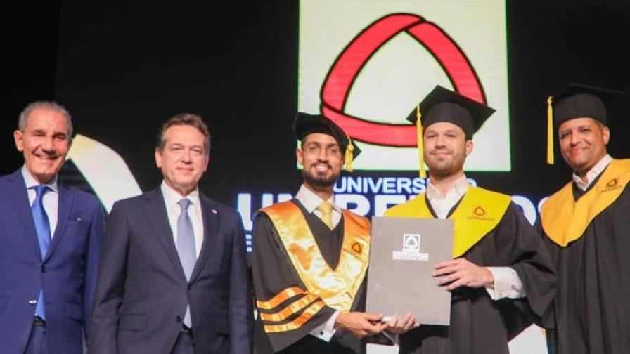 Uniremhos gradúa 413 profesionales, más de la mitad de enfermería Uniremhos gradúa 413 profesionales, más de la mitad de enfermería
