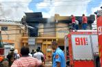 Trasladan al Ney Arias Lora a bombero afectado por incendio de centro comercial de Higüey