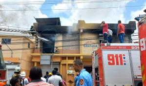 Trasladan al Ney Arias Lora a bombero afectado por incendio de centro comercial de Higüey