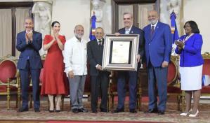 Gobierno entrega premios Excelencia Magisterial a docentes destacados