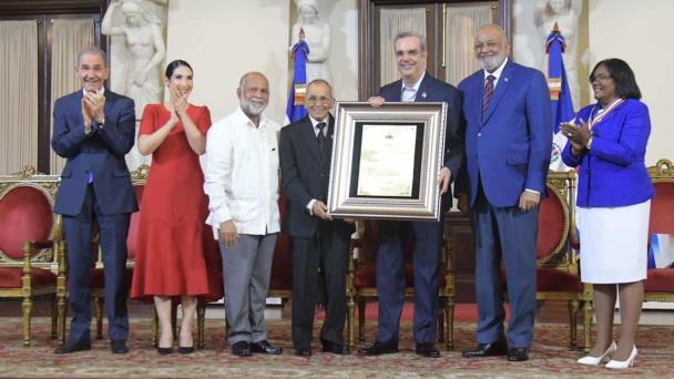 Gobierno entrega premios Excelencia Magisterial a docentes destacados