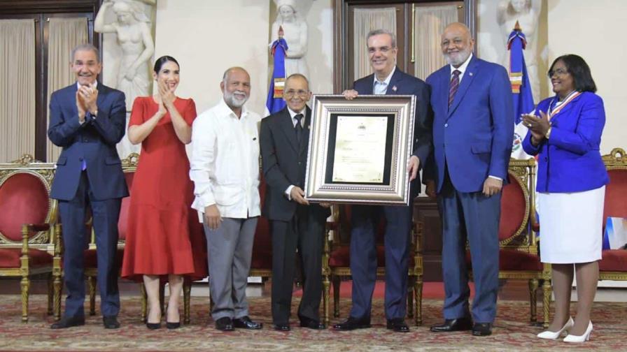 Gobierno entrega premios Excelencia Magisterial a docentes destacados