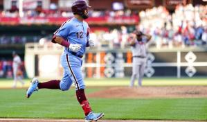 Schwarber comanda paliza de los Filis sobre Bravos 14-4