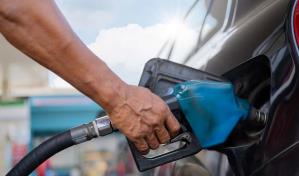 Gobierno mantiene subsidio para frenar otra vez el alza de los combustibles