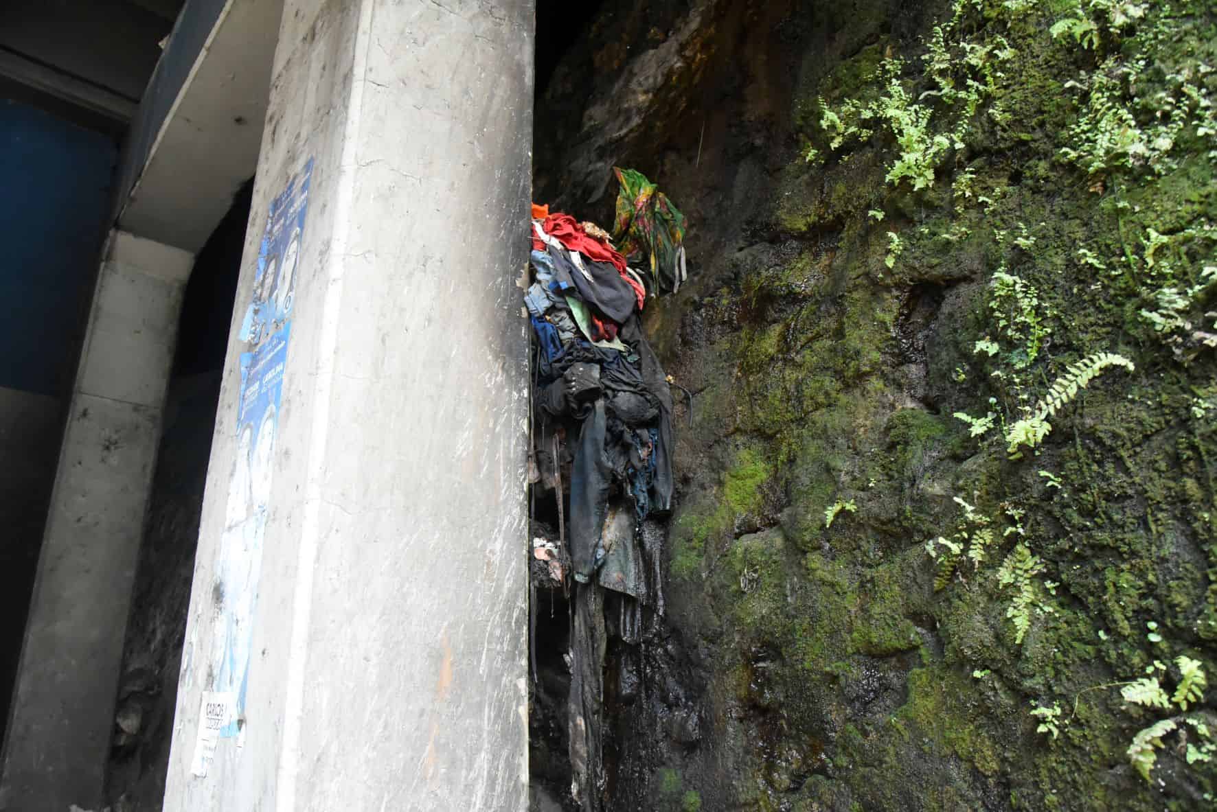Los escombros lanzados por los piperos, inundan calle de la Tunti Cáceres