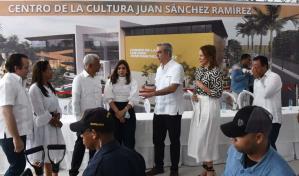 Presidente da primer picazo para la construcci&oacute;n de la Plaza de la Cultura y el Museo del Oro en Cotu&iacute;