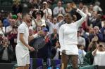 Venus Williams logra victoria en dobles mixtos en Wimbledon Venus Williams logra victoria en dobles mixtos en Wimbledon