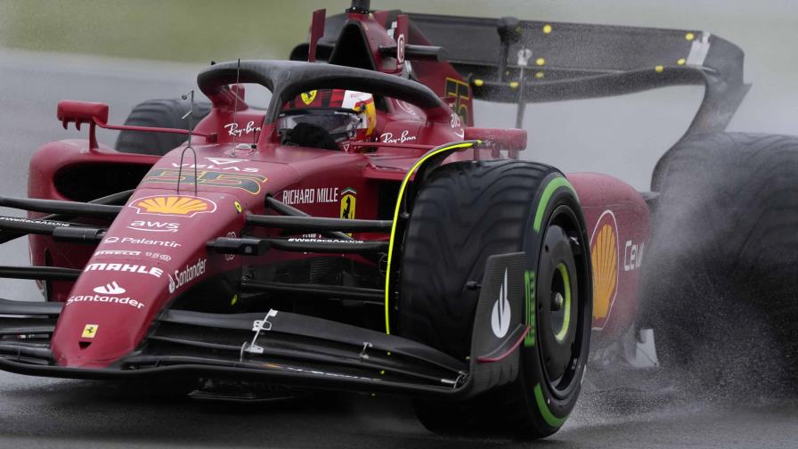 Carlos Sainz con Ferrari gana la pole en Silverstone