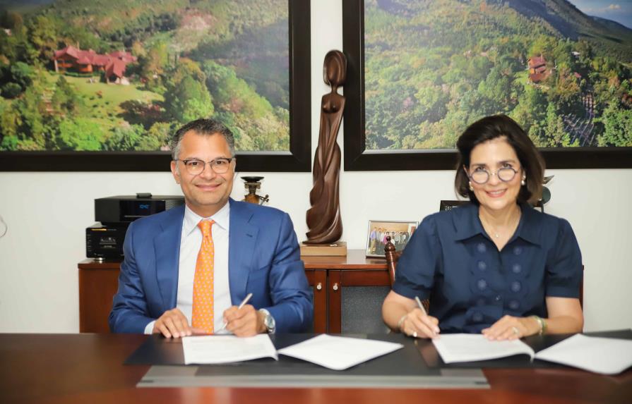 Excel y Centro León firman convenio para promover el arte dominicano