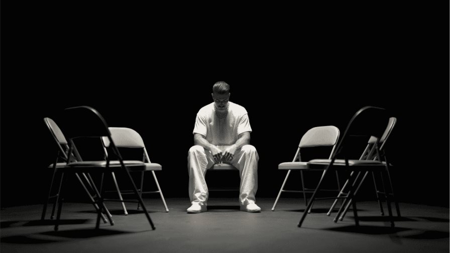 Tras una pausa, Jencarlos Canela está de regreso con nueva música