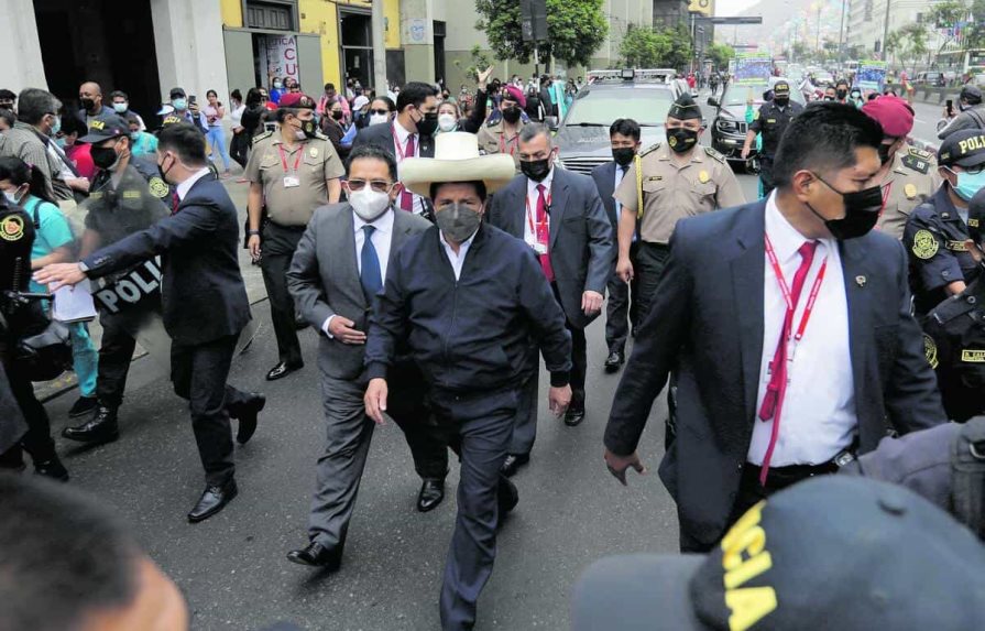Presidente de Perú niega estar obstruyendo la Justicia en los casos abiertos contra él