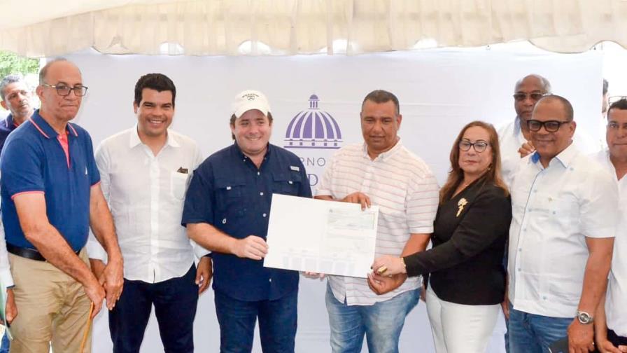 Gobierno anuncia obras demandadas por décadas en de Navarrete, Licey al Medio y Moca