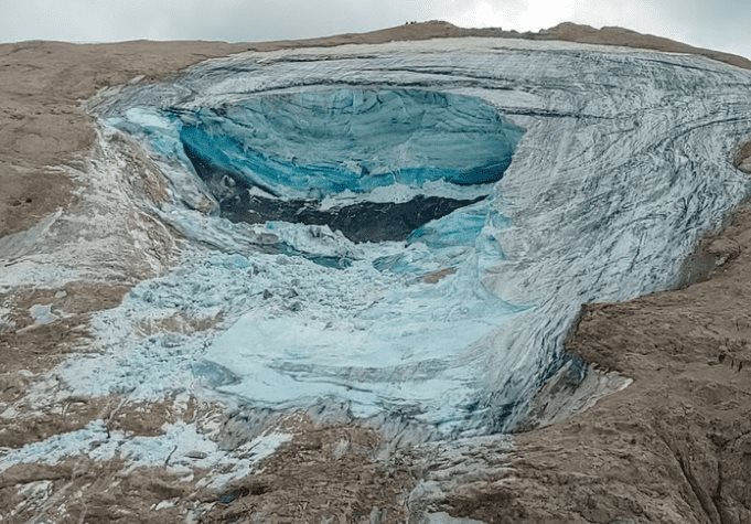 Italia: Trozo de glaciar alpino se desprende; hay 6 muertos