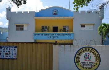 Cuatro presos heridos de perdigones en confuso incidente en cárcel San Felipe de Puerto Plata