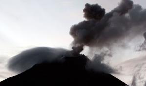 Guatemala se mantiene en alerta por aumento de actividad de volcán de Fuego