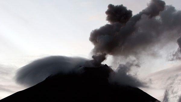 Guatemala se mantiene en alerta por aumento de actividad de volcán de Fuego
