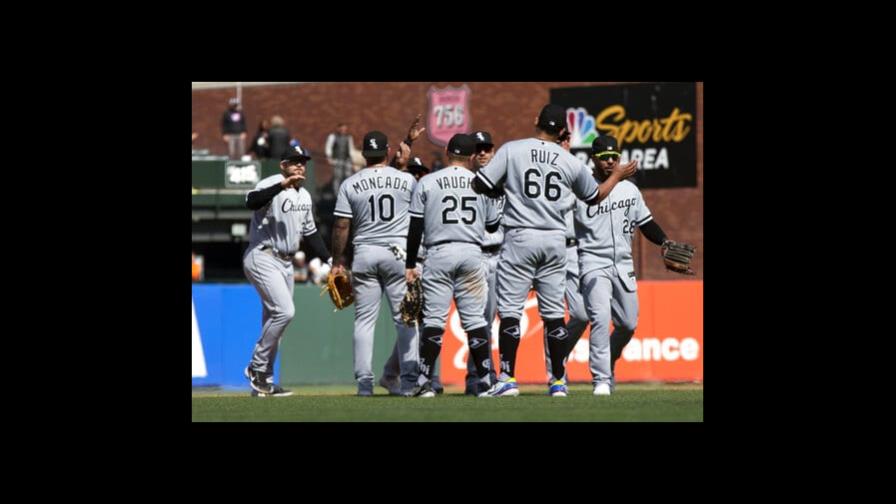 Leury García anota tres veces, Medias Blancas apalean a Gigantes y completan barrida Leury García anota tres veces, Medias Blancas apalean a Gigantes y completan barrida