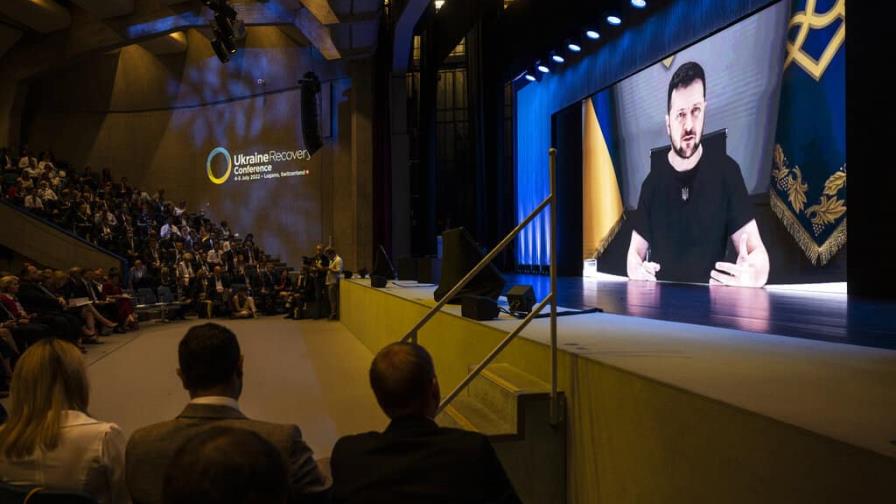 Ucrania presenta plan de reconstrucción por US$750,000 millones Ucrania presenta plan de reconstrucción por US$750,000 millones